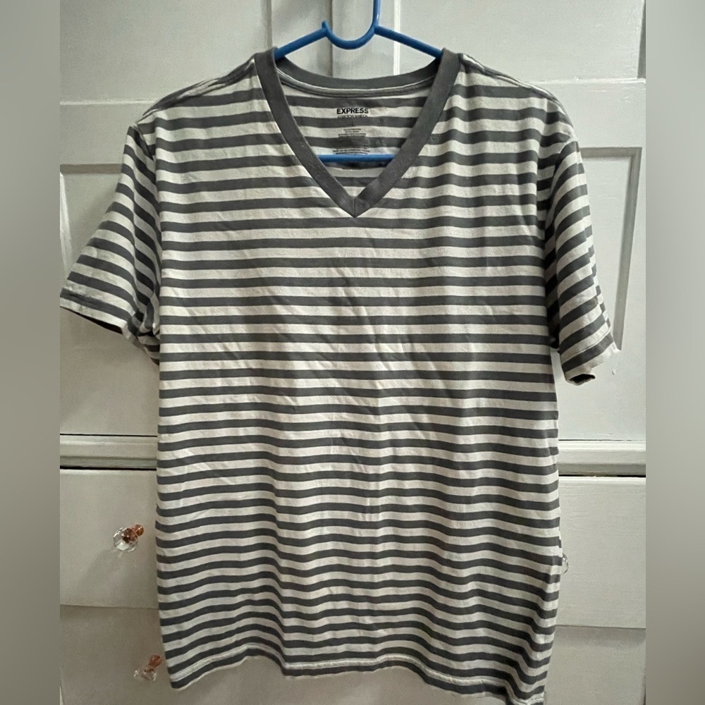 Men’s striped Express t-shirt.